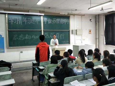 http://zhixing.xaut.edu.cn/__local/2/61/DE/8B98F29A28DE53C3CB8E1E7B9D1_EB949C8C_DB67.jpg