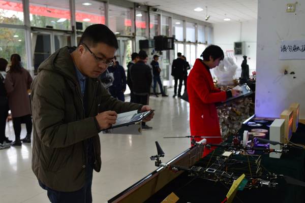 http://zhixing.xaut.edu.cn/__local/0/43/22/51EC4001925F214644E7223539A_7120BA1A_44D8BE.jpg